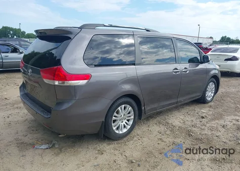 2013 Toyota Sienna Xle/Limited z USA, uszkodzony, nr VIN 5TDYK3DC8DS386897